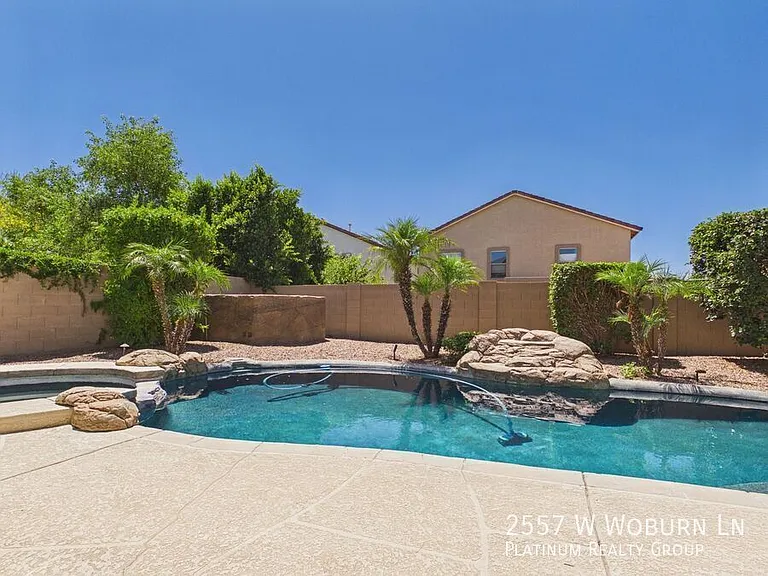 2557 W Woburn Ln — Photo 36