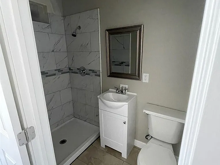 1183 W 24th St — Photo 2