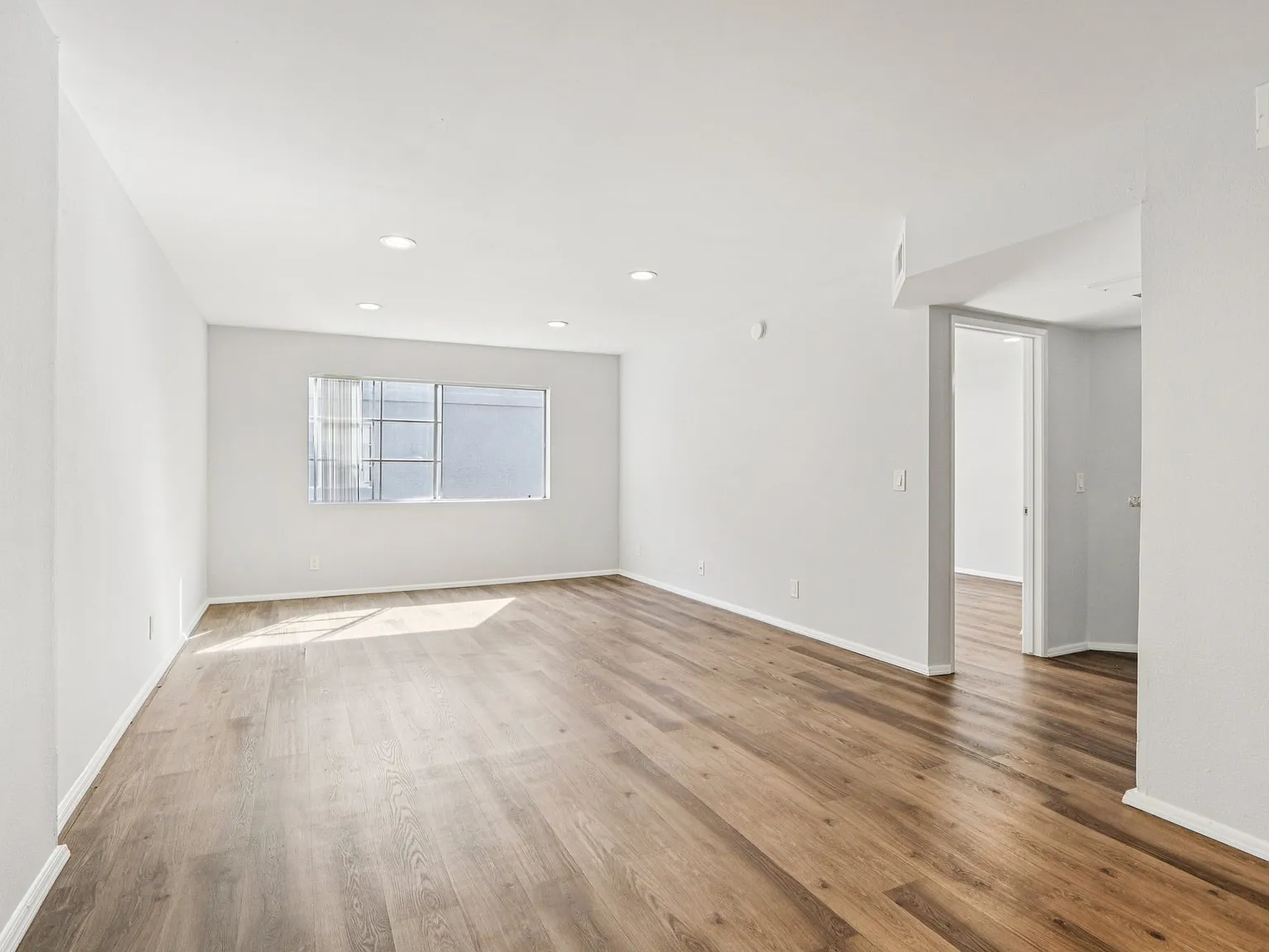 5555 Harold Way — Photo 3