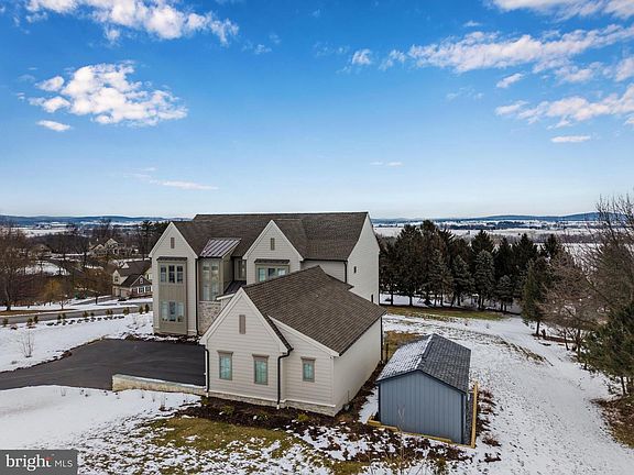 4th image of 1 Strawberry Ln