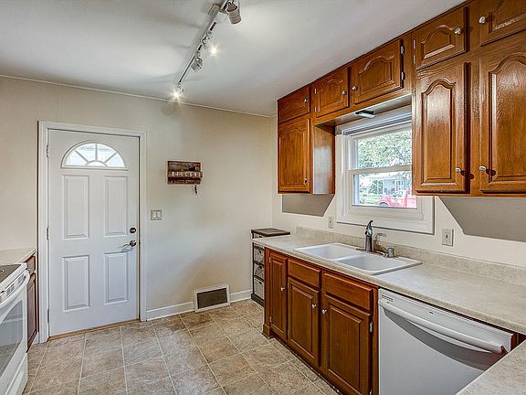 4th image of W165N8654 Dardis Ave