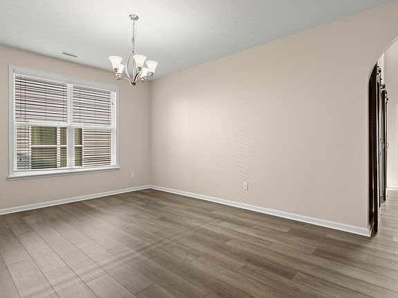 3rd image of 5436 W Hoge Dr