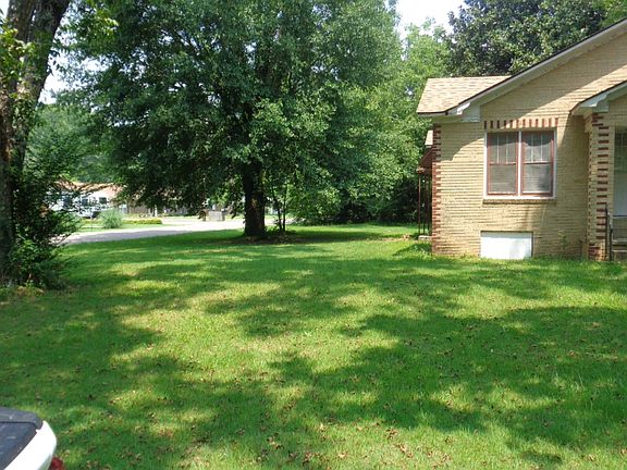 3rd image of 1105 N Maple Ave