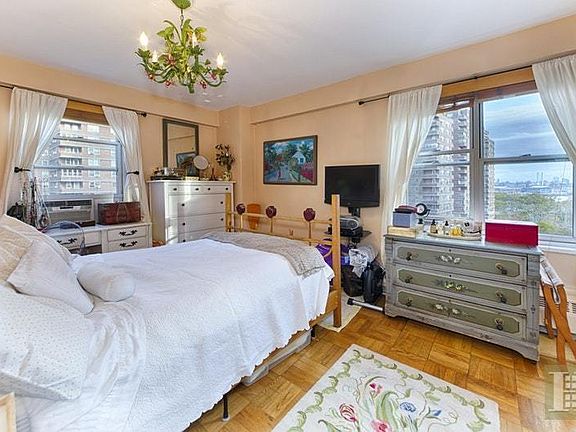 3rd image of 570 Grand St #G1002