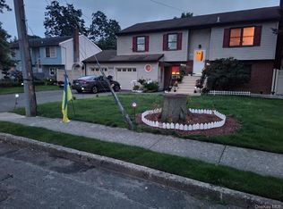 4 E Walnut St FLOOR 1, Central Islip, NY 11722