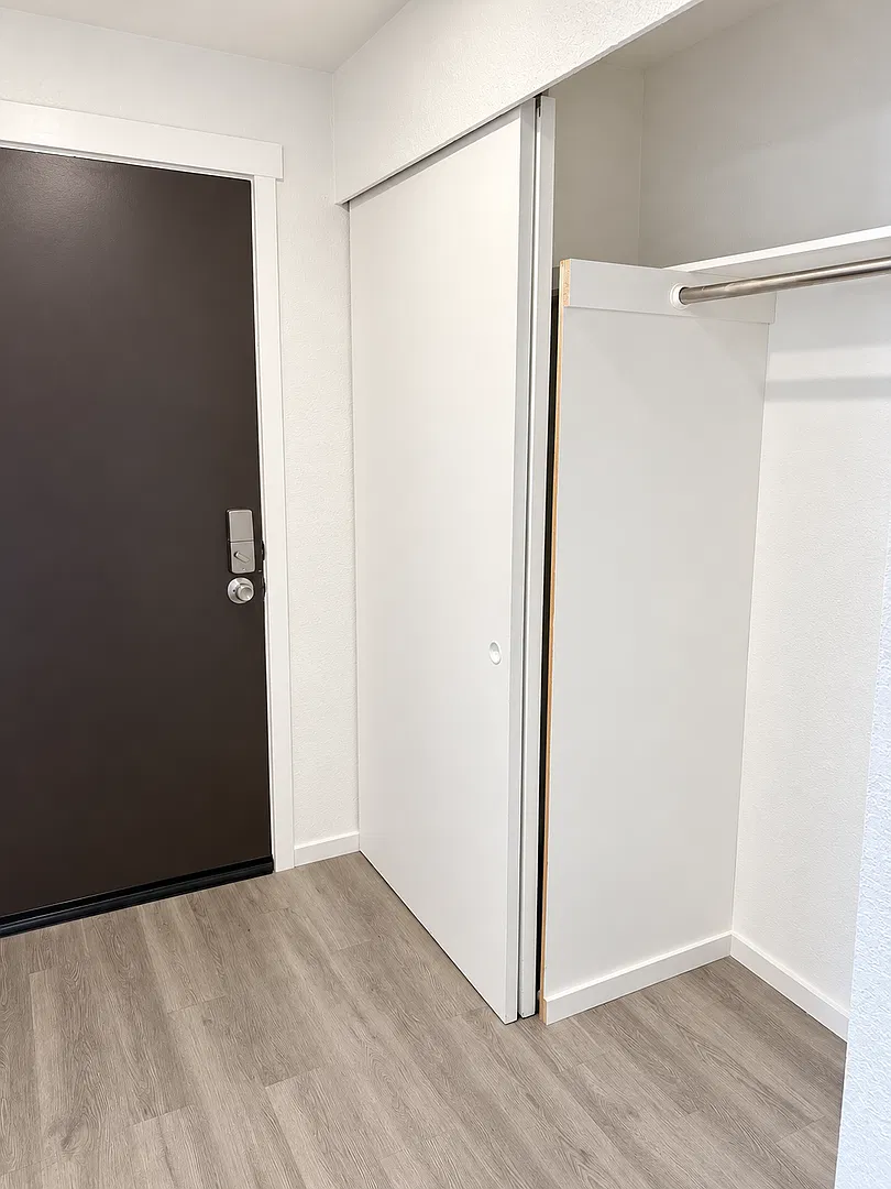 *Spacious 2BR/1.5BA Condo In-Unit Laundry, 2 Parking Spaces & Pool* — Photo 2