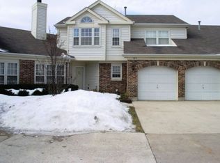 483 Banyan Tree Ln, Buffalo Grove, IL 60089