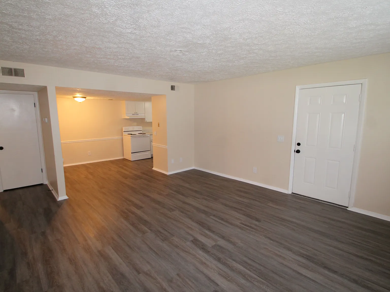 3 bed, 1350 sqft, $1,445 — Photo 3