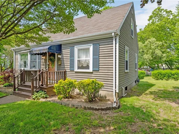 123 Hiawatha St, Warwick, RI 02888