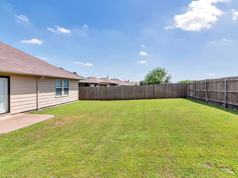 16329 Severn Ln — Photo 29