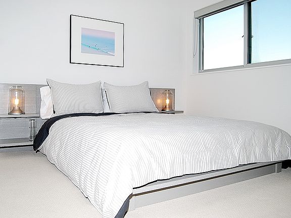 2nd image of 1539 4th St APT 404