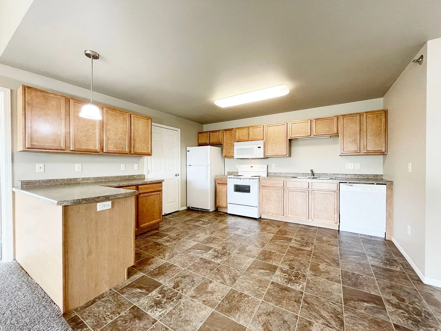 Willow Brooke Lodge Apartments — Photo 4