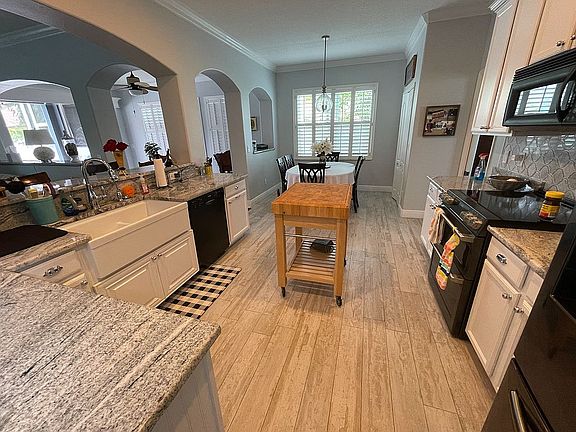 Kitchen (viewed from hallway