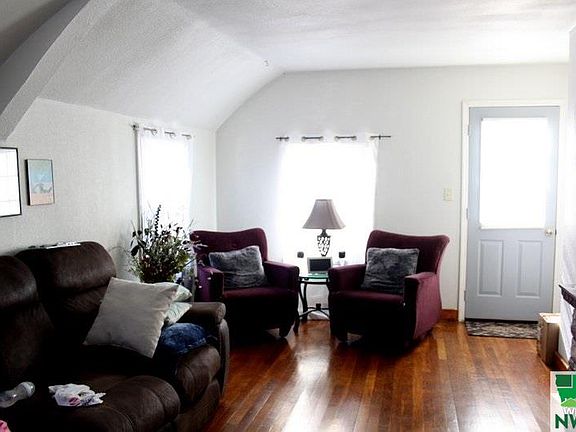 3rd image of 817 W Milwaukee Ave