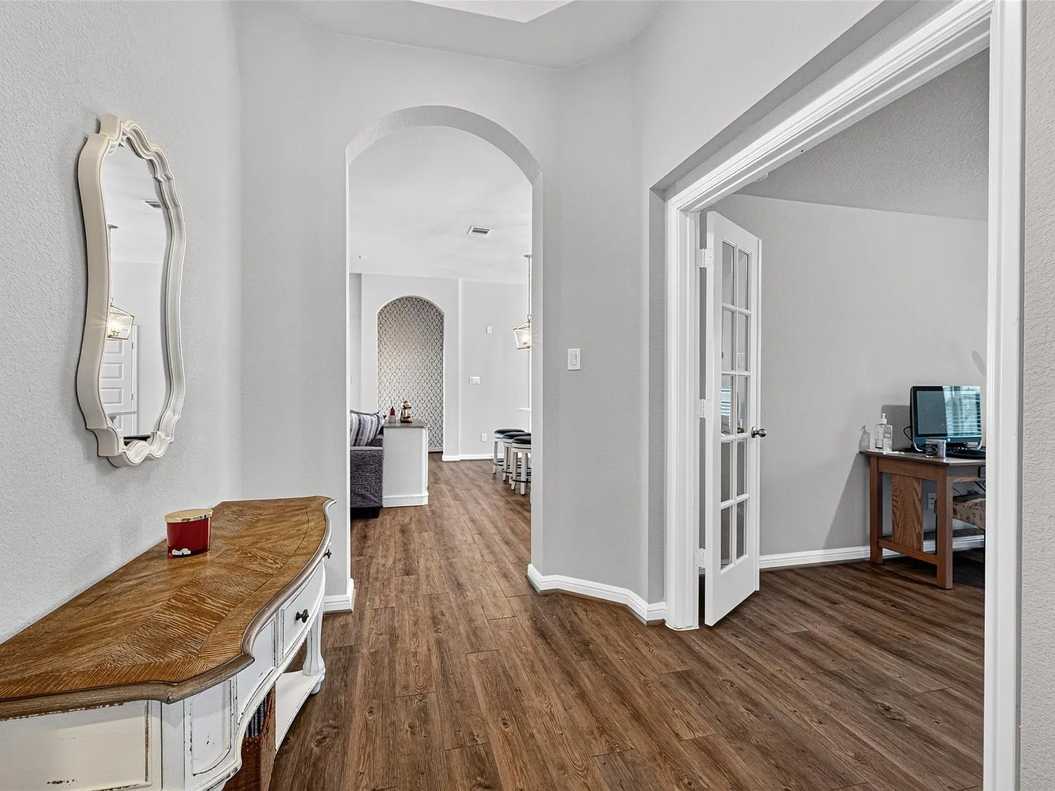 3 bed, 2.0 bath, 1835 sqft, $2,595 — Photo 2