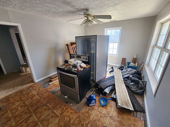 5th image of 518 E 2nd St