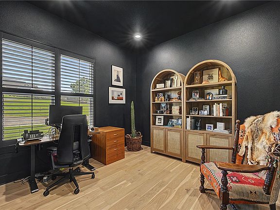 5th image of 2055 Collins Dr