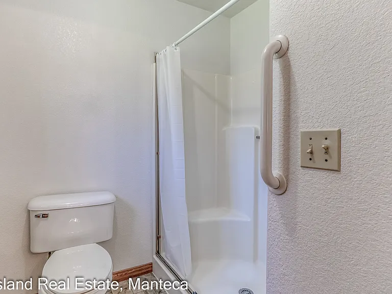1635 Crom St — Photo 11