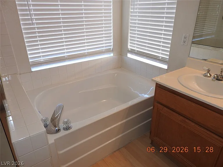 742 Endicott Ct — Photo 27