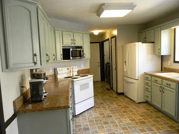 4th image of 212 Ivanhoe Ct