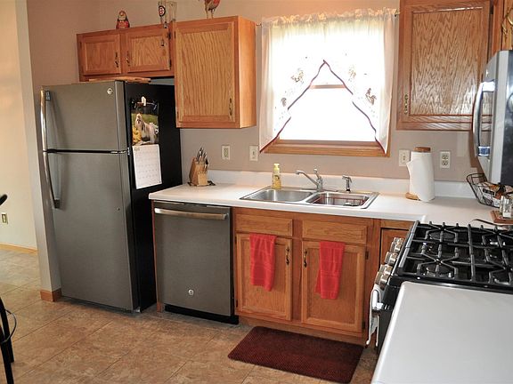 3rd image of 56785 Meadow Glen Dr