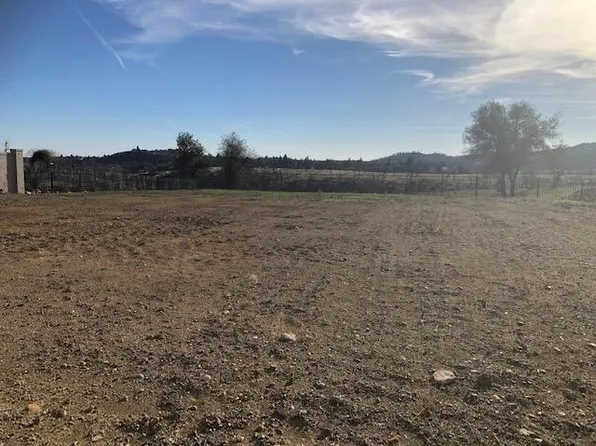 856 Santa Cruz Dr, Redding, CA 96003