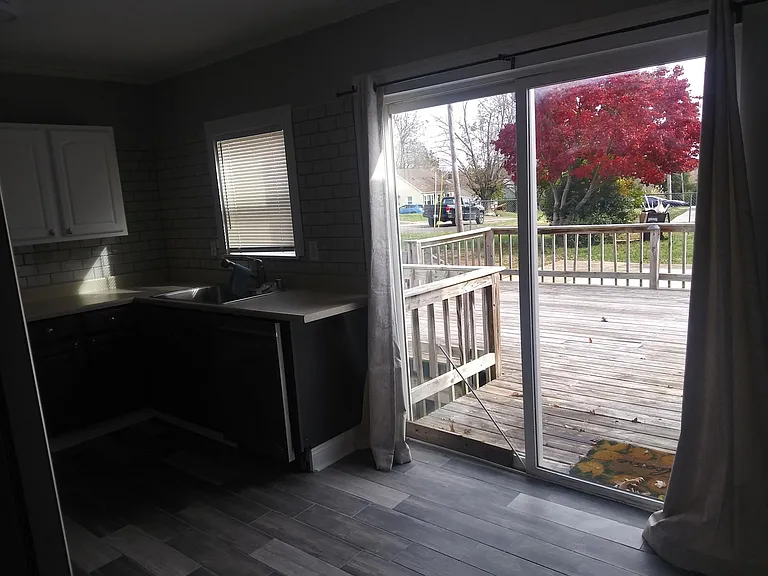 645 N Mulberry St — Photo 14