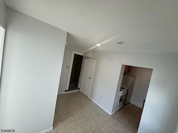5th image of 54 Breckenridge Ter