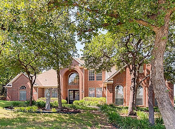 3rd image of 909 Lake Breeze Dr