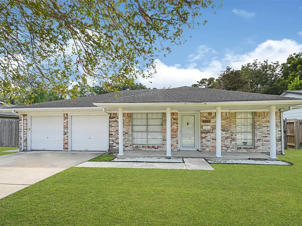 1501 Greenwood Dr