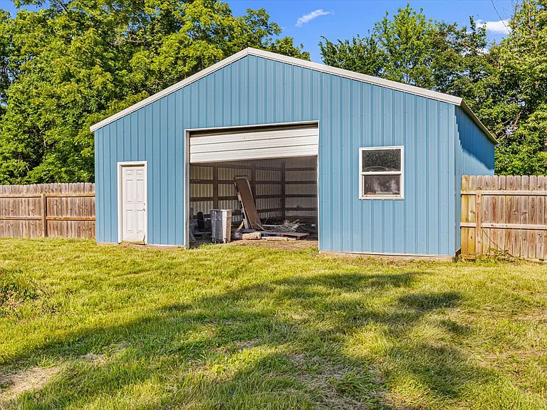 535 Wallace St — Photo 24