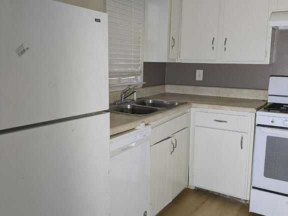 4th image of 5140 Highpoint Rd APT 13