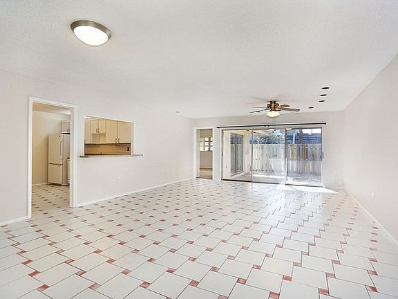 4th image of 8108 SW 82nd Pl #8108