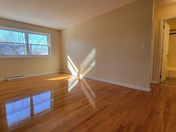 3rd image of 215 Fairfield St #2L