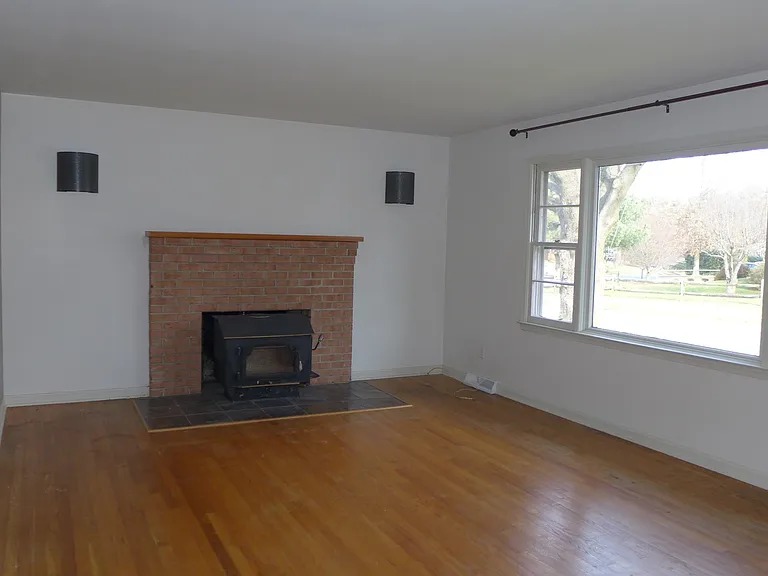 93 Great Lake Dr — Photo 4