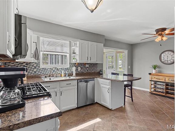 5th image of 12480 Glengate Dr