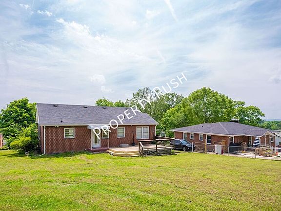 4th image of 807 Woodland Ave