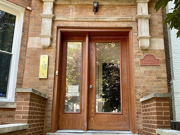 3rd image of 1350 N Leavitt St APT 3