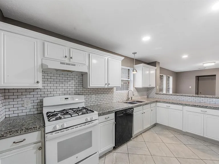 6803 Highwind Bend Ln — Photo 10