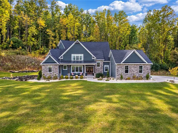 1211 Windemere Dr, Latrobe, PA 15650