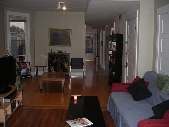 2nd image of 2543 W Walton St APT 3