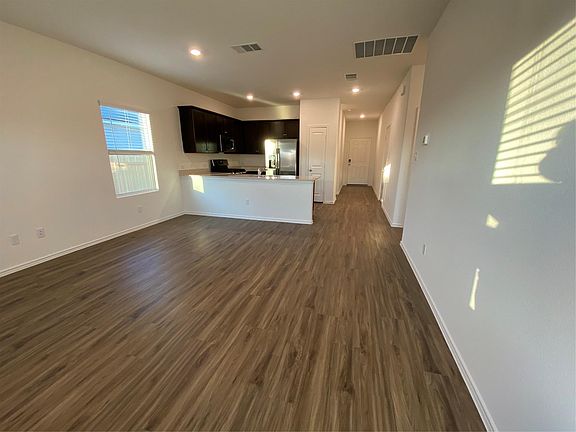 2nd image of 600 Gabriels Bluff Dr