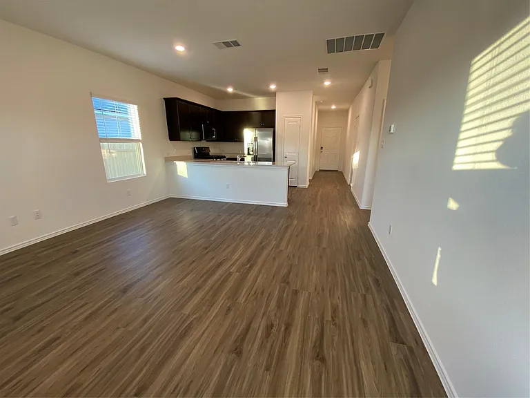 600 Gabriels Bluff Dr — Photo 2