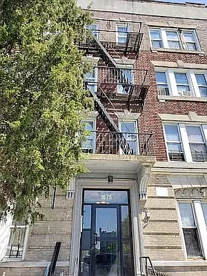 Rented by Signature Property Realty | media 29