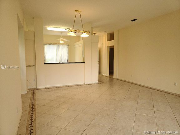 3rd image of 1871 SW Willowbend Ln #1871