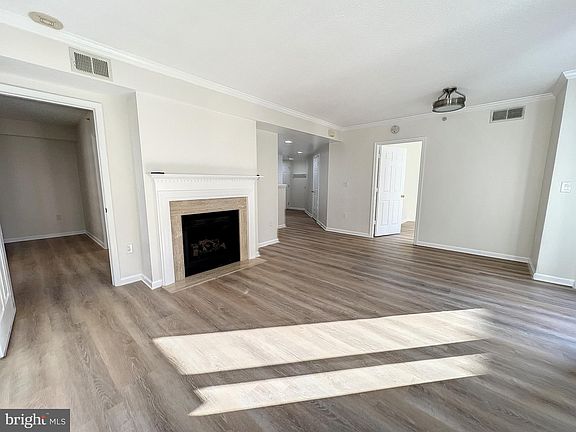 4th image of 3835 9th St #609E