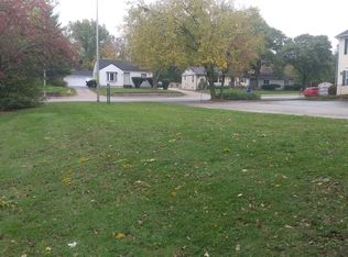 211 W Roosevelt Rd, Wheaton, IL 60187