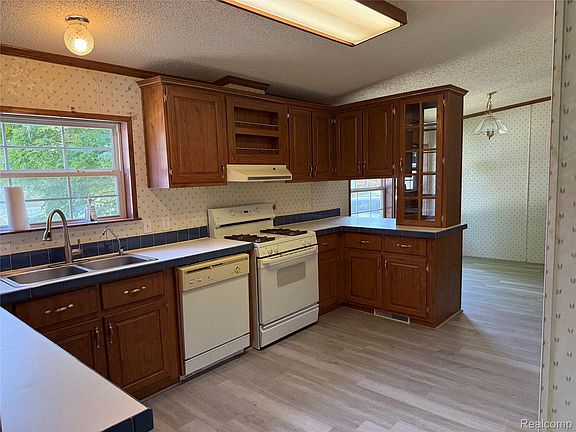 5th image of 308 Alpine Dr