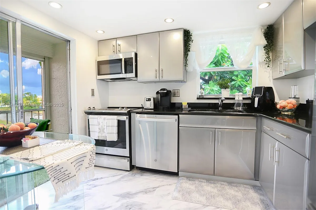Building Photo - 6570 Royal Palm Blvd #301J