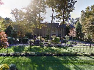 14 Alford Dr, Saddle River, NJ 07458